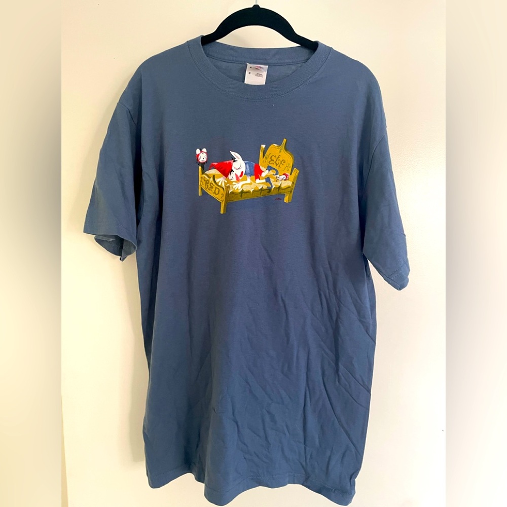 T-shirt with sleeping elf image